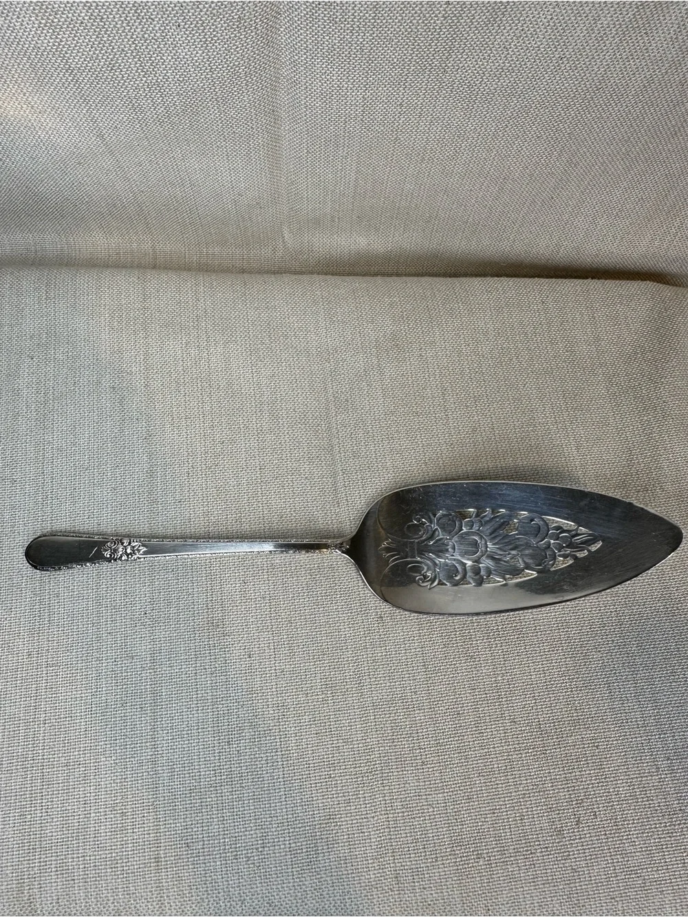 1847 VINTAGE Rogers Bros Adoration Silver Plated Hostess Set of 5